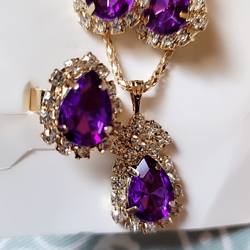 Necklace Set - Picture 2 of 3